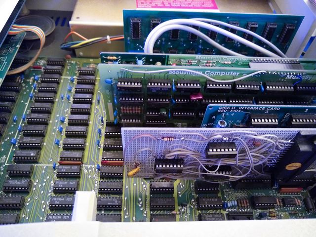 Apple //e con scheda Alpha Syntauri - Dettaglio