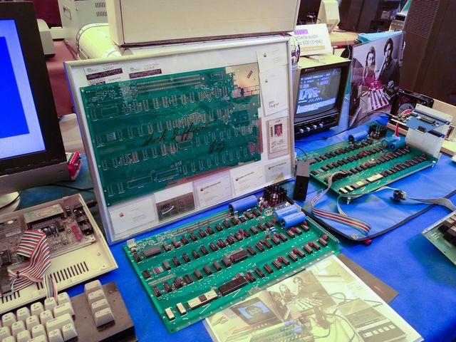 Tavolo degli Apple 1