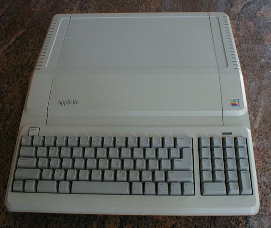 Apple IIe Platinum