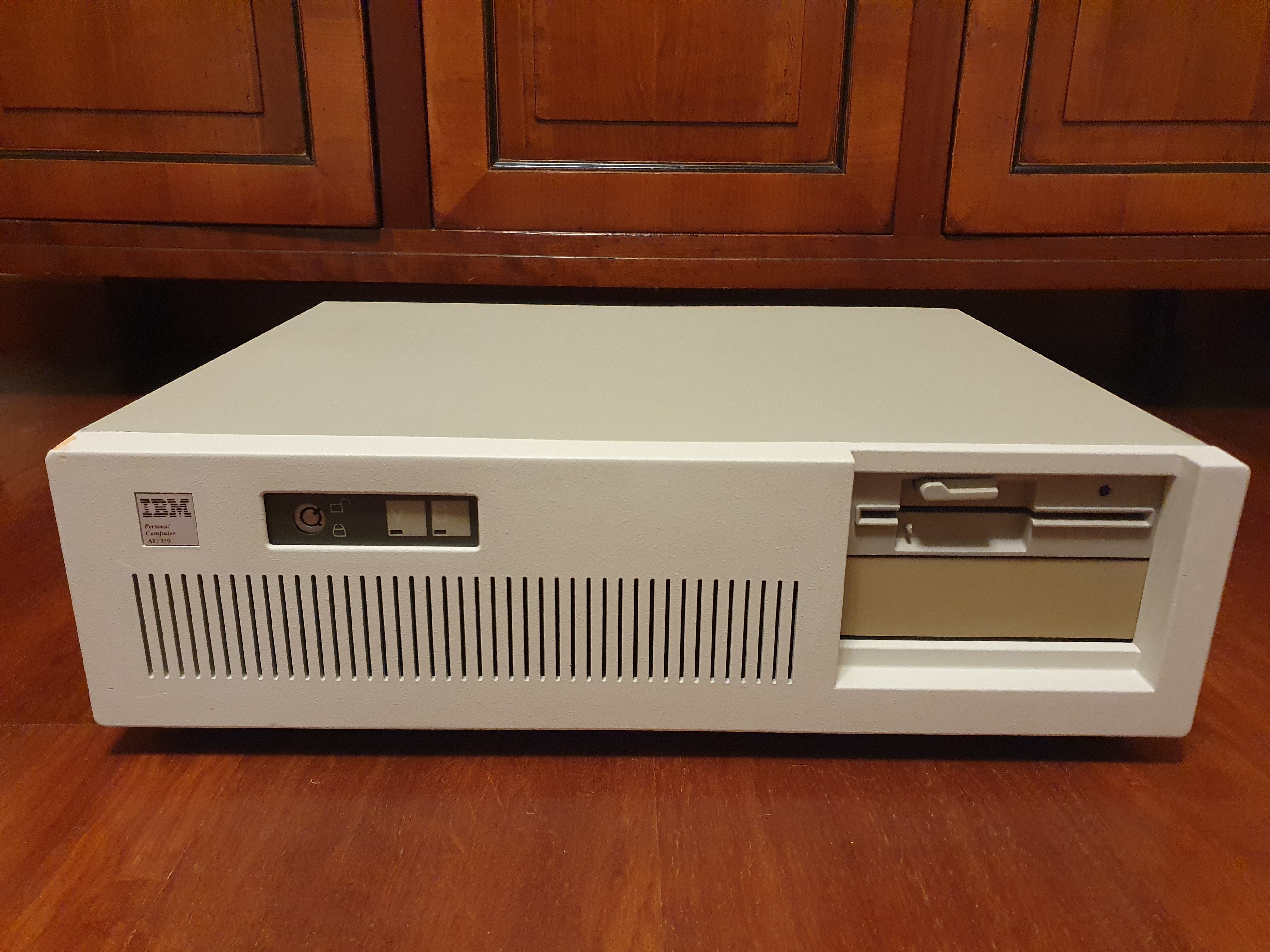 IBM (International Business Machines) - Personal Computer AT/370 Type 5170 599