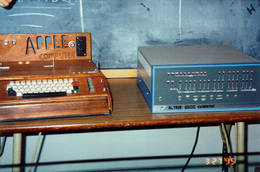apple_i_altair8800.gif (129974 byte)